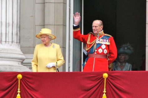 https://commons.wikimedia.org/wiki/File:HM_The_Queen_and_Prince_Philip.JPG 
