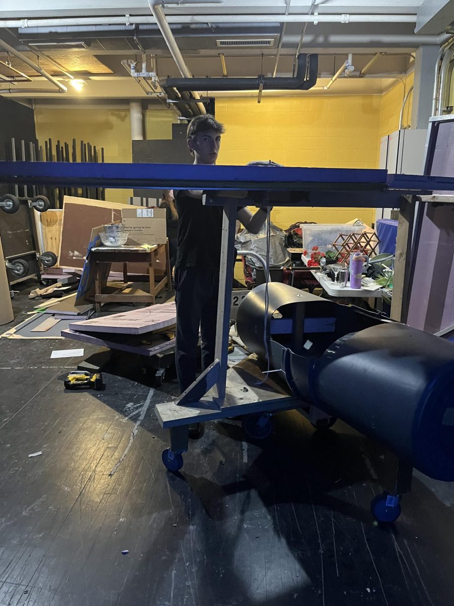 Behind the scenes look at stage crew for the musical, the Drowsy Chaperone.